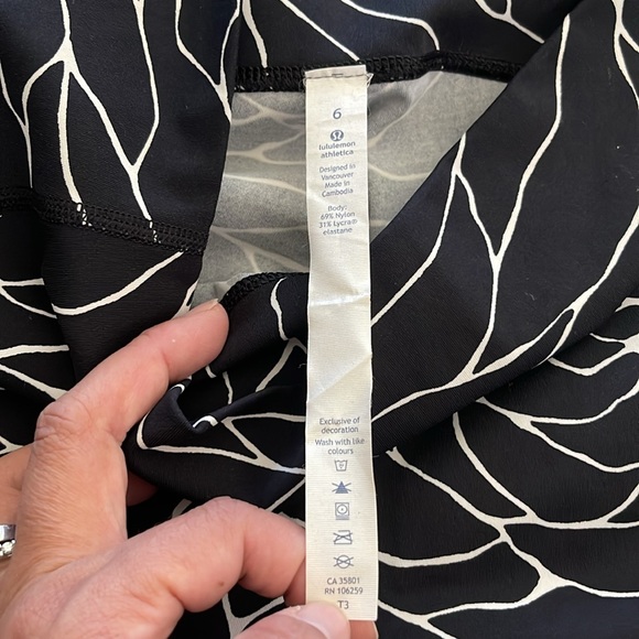 Lululemon full length workout pants, Size 6 - Picture 5 of 6